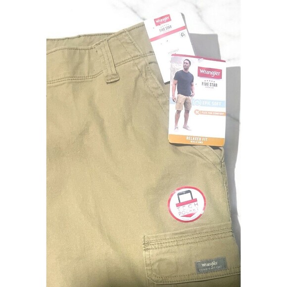 Wrangler Men’s Cargo Shorts 46x10 Khaki Stretch Tech Pocket Relaxed Fit NWT - Picture 2 of 4